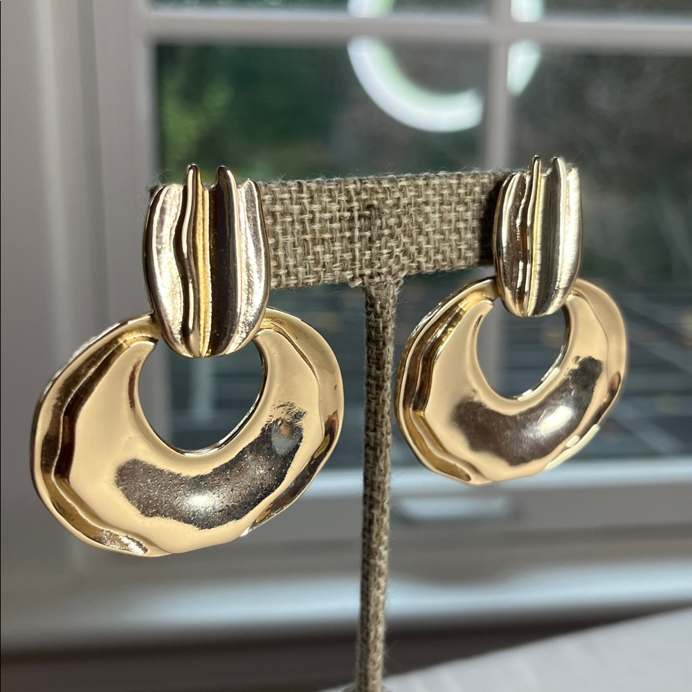 Grooved Drop Gold Statement Earrings - image 8